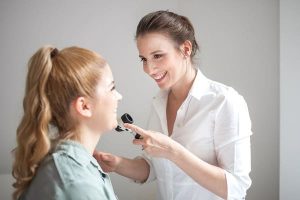 نکاتی برای انتخاب بهترین متخصص پوست و مو در شهرهای مختلف (تهران، اصفهان، تبریز، مشهد و ...)